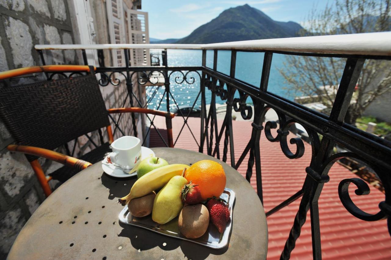 Lady Of The Rocks Apartments เปราสต์ ภายนอก รูปภาพ