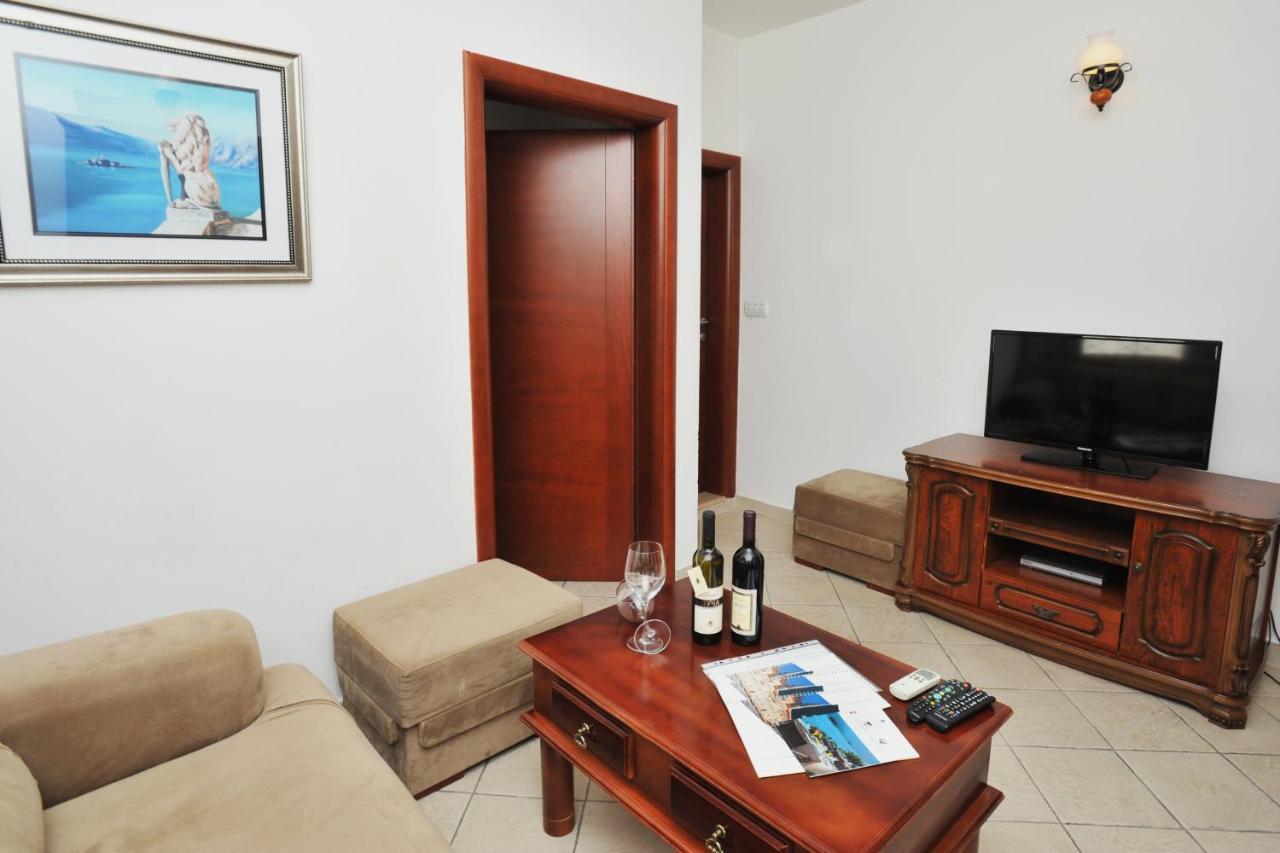 Lady Of The Rocks Apartments เปราสต์ ภายนอก รูปภาพ